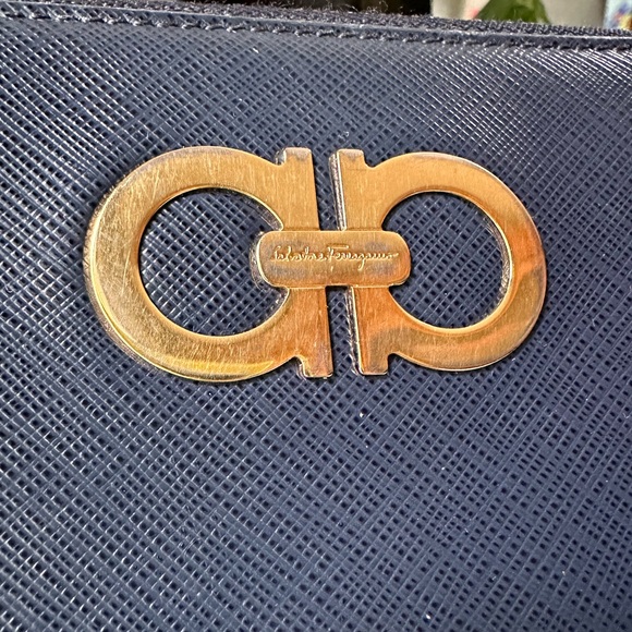❌SOLD❌EUC Salvatore Ferragamo Zip Wallet - Picture 3 of 12